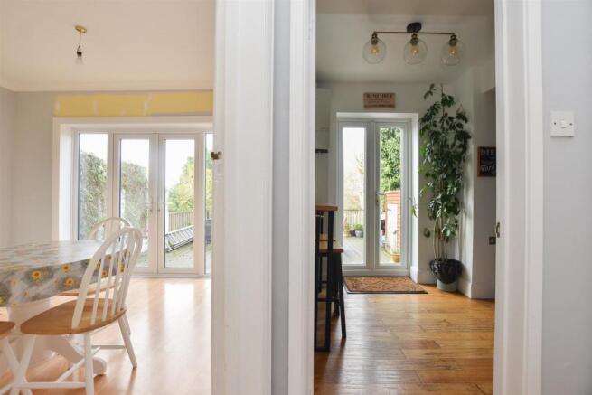 Kitchen & dining room