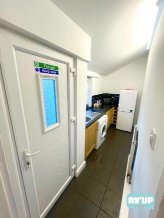 1 bed House Share to rent Image 9