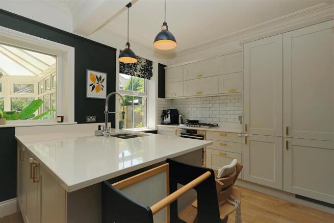 4 bed Semi-Detached for sale Image 4