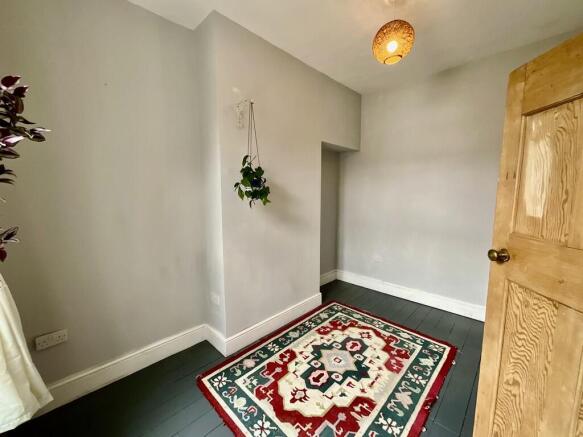 2 bed Terraced to rent Image 5