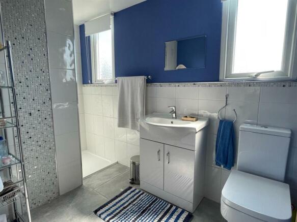 Bathroom 2.jpg