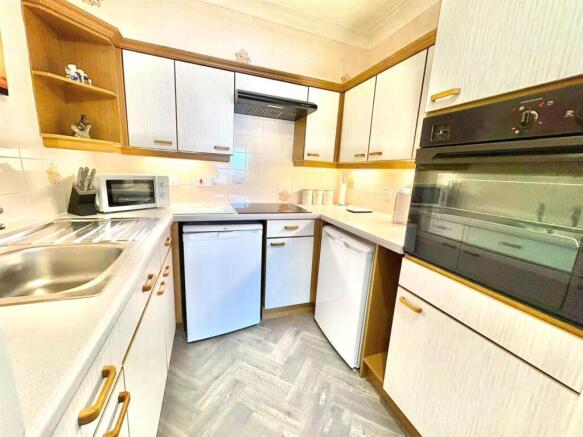 1 bed Apartment for sale Image 6