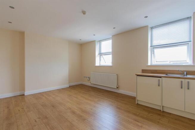 Newport Road 124, 6-1.jpg