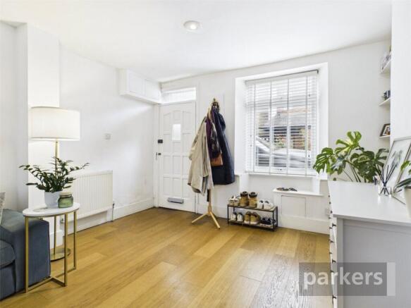 Living Room/Entrance