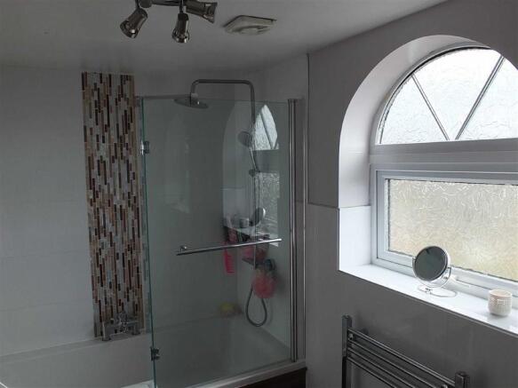 Second Floor Bathroo
