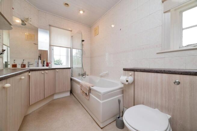 4 bed Detached for sale Image 12