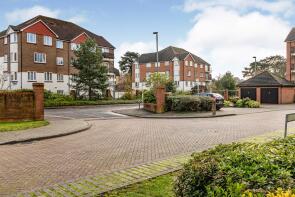 Flat 3, Queens Court, St Annes Way, Redhill RH1 1AR