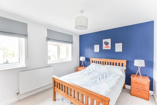 Master BEdroom i.JPG