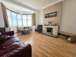13, Long Elmes, Harrow Weald HA3 5LE