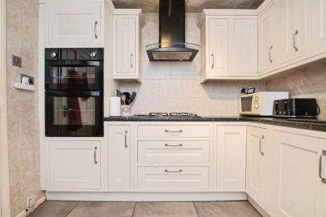 Silverthorne Avenue, Tipton