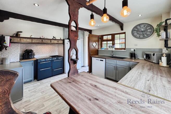 4 bed Detached for sale Image 7