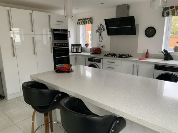 Kitchen3.jpg