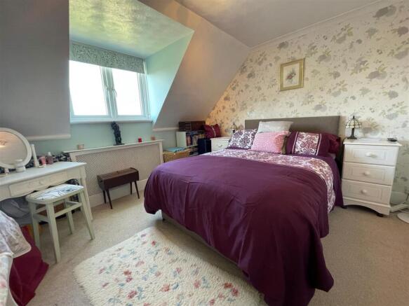 Bedroom 1.jpg