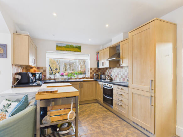 CAM01984G0-PR0565-STILL029