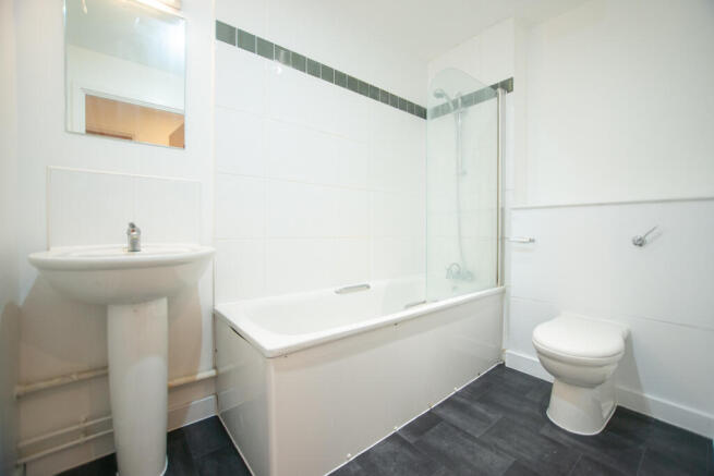 2 bed Flat to rent Image 12