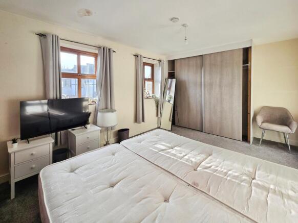 4 bed Detached for sale Image 11