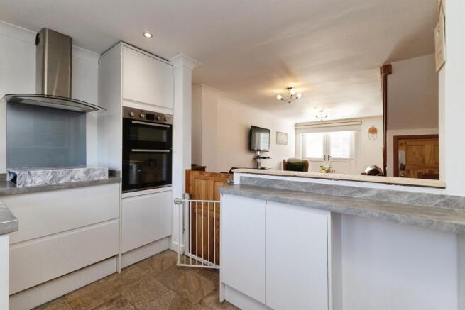 2 bed Semi-Detached for sale Image 6