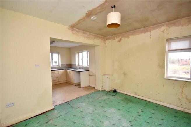2 bed Semi-Detached Bungalow for sale Image 11