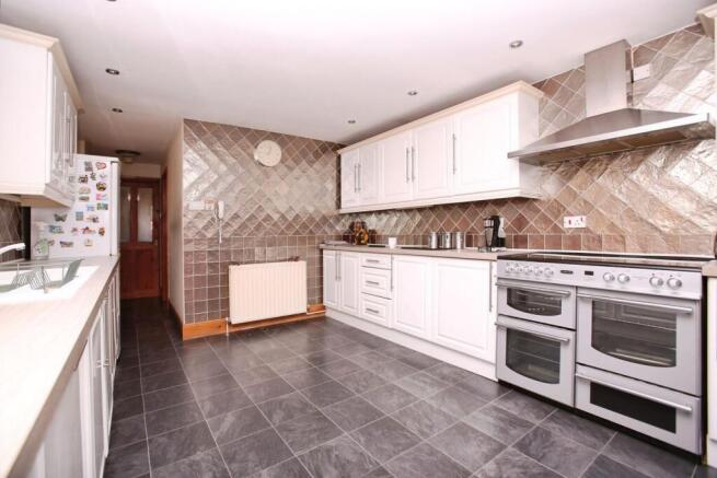 4 bed Detached for sale Image 6