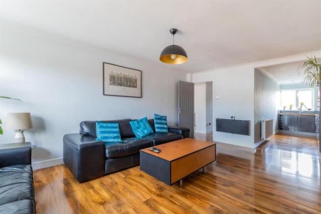 21 Lindway Court-5.jpg