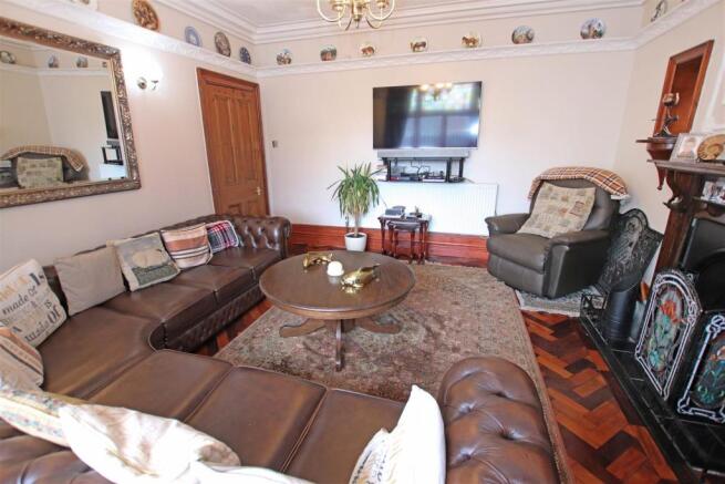 BAY FRONTED SITTING ROOM