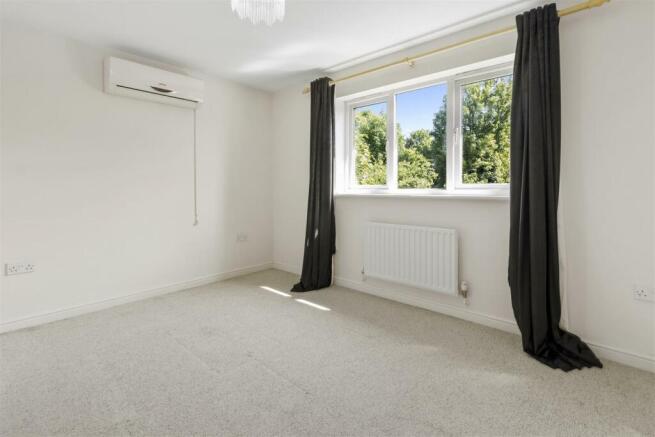 Bedroom 1.jpg