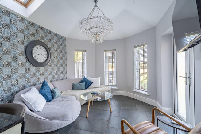 5 bed Detached for sale Image 6