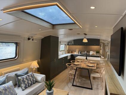 D'oyly Carte Island, Weybridge