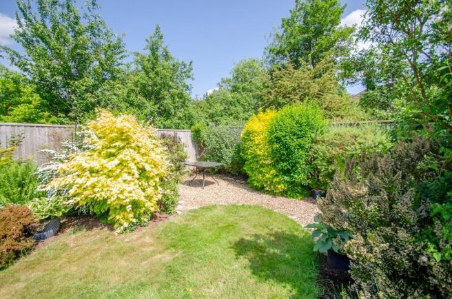 Rear garden pic 3.jpg