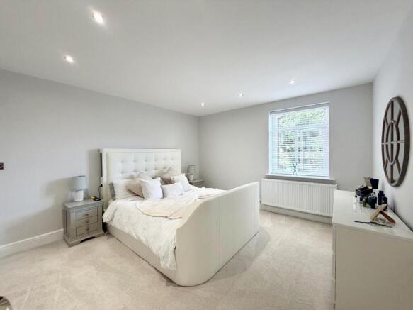 4 bed Semi-Detached for sale Image 10