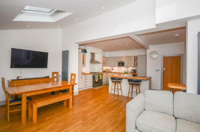 Kitchen-dining-family room pic 2.jpg