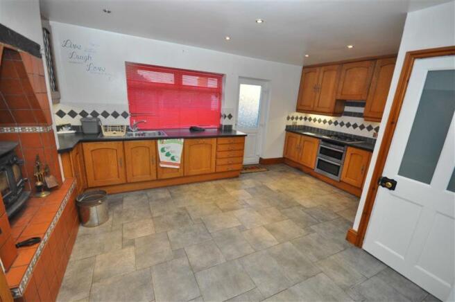 KITCHEN/BREAKFAST