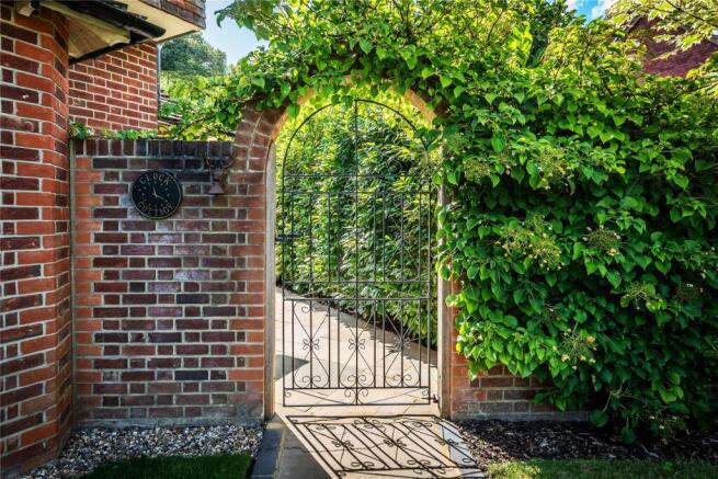 Side Gate