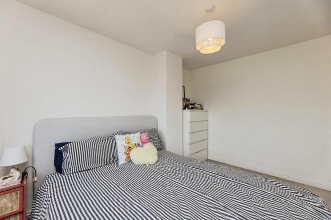 3 bed Semi-Detached for sale Image 10