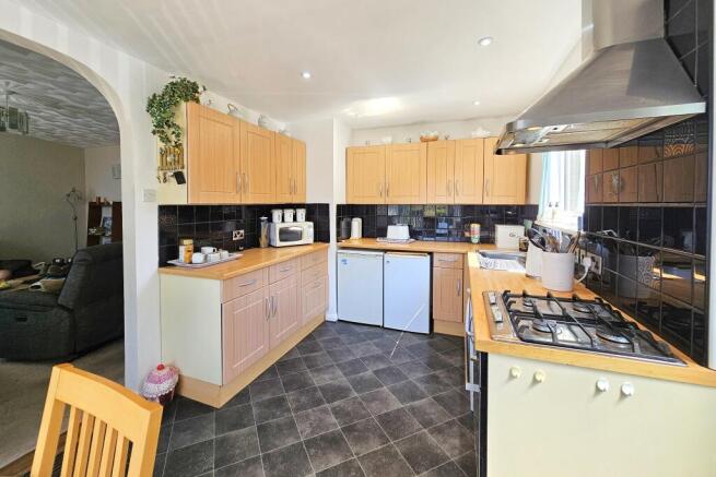 KITCHEN/BREAKFAST