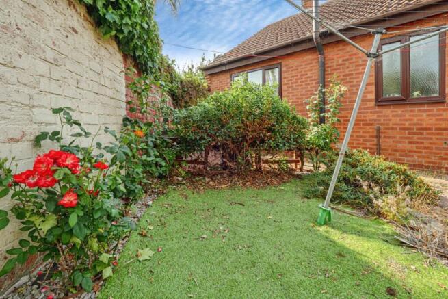 2 bed Detached Bungalow for sale Image 12