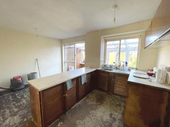 KITCHEN/DINING ROOM