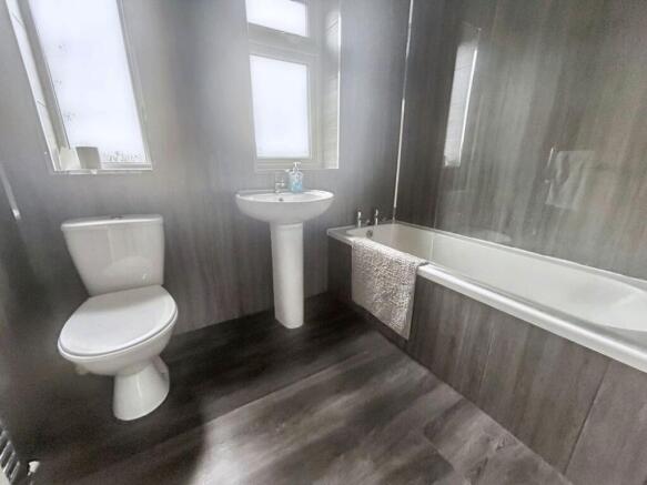 3 bed Semi-Detached to rent Image 8