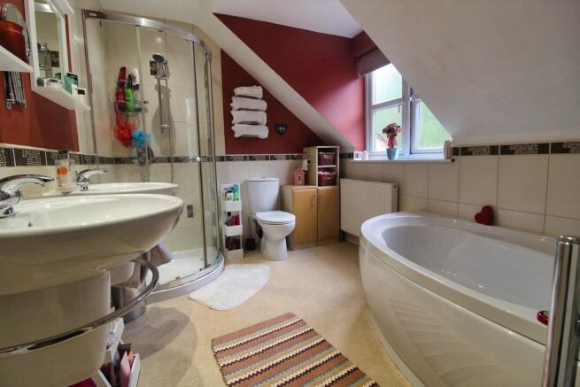 Master Bedroom En...