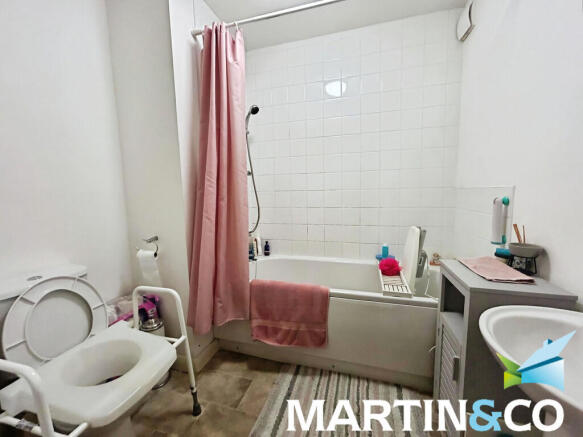 2 bed Apartment for sale Image 5