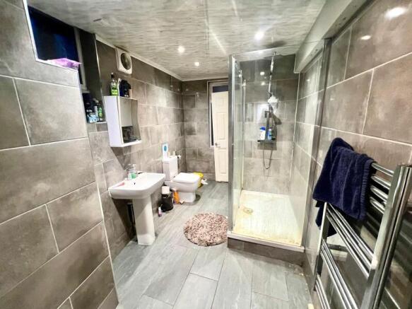 5 bed End of Terrace to rent Image 5