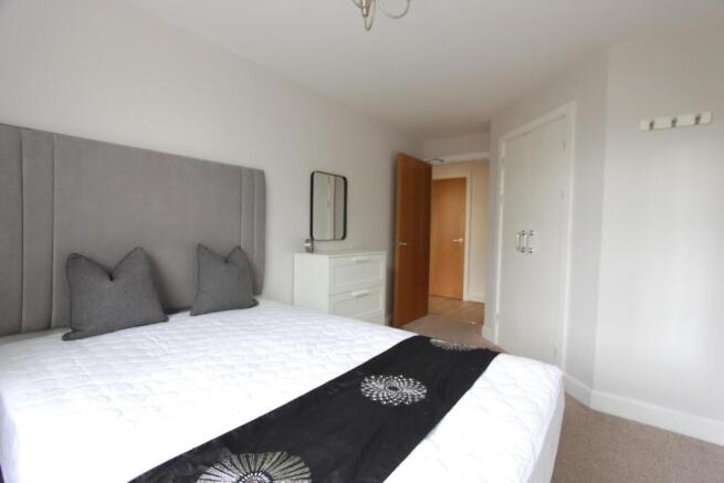 2 bed Apartment to rent Image 6