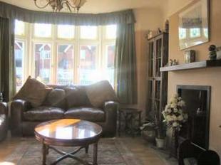 LIVING ROOM 12'7 x 14'6