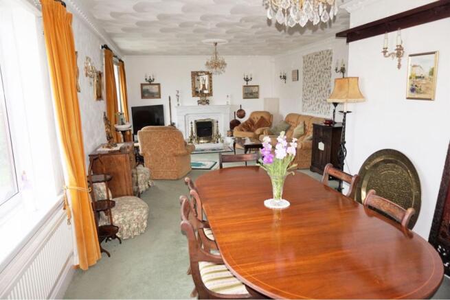Lounge/Dining Room