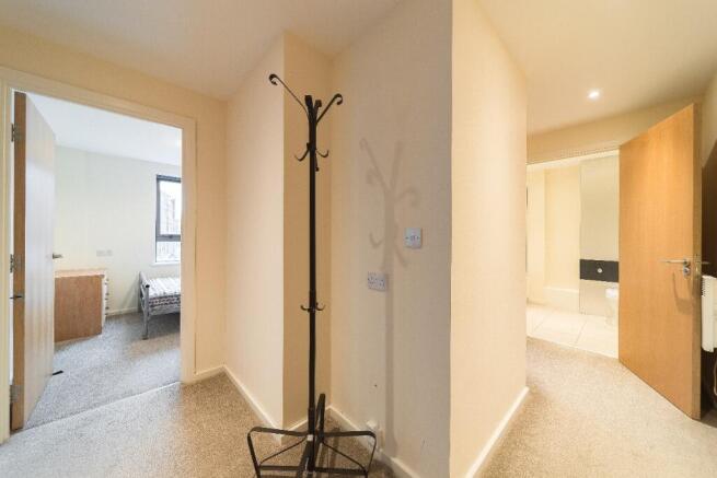 2 bed Apartment to rent Image 5