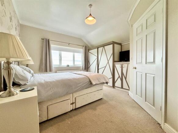 4 bed Detached for sale Image 10