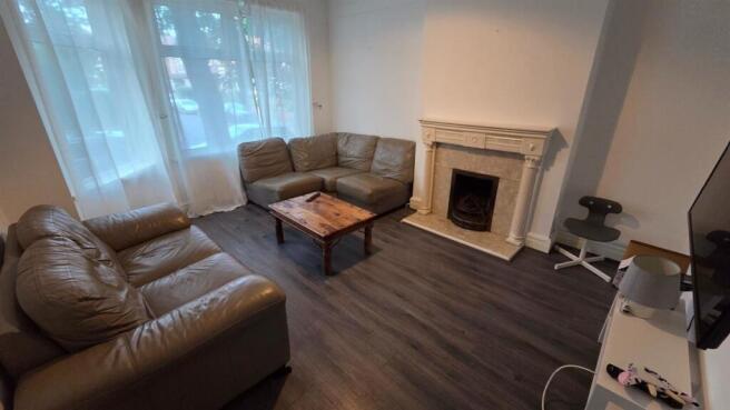 Bright, well-presented living room with comfort...