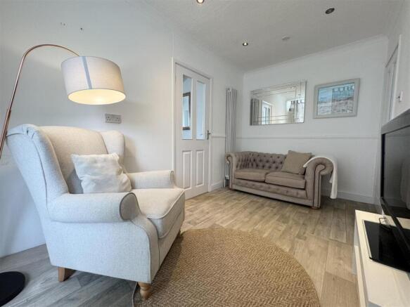 4 bed Detached for sale Image 11
