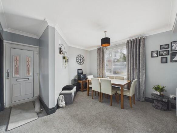 4 bed Semi-Detached for sale Image 4