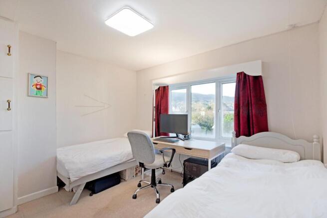 4 bed Semi-Detached for sale Image 11